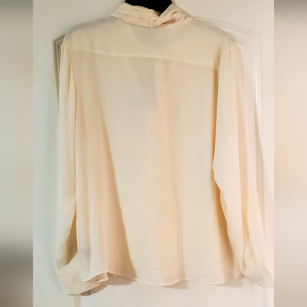 Who What Wear Elegant Cream Blouse with Scarf Detail NWT - Picture 3 of 4